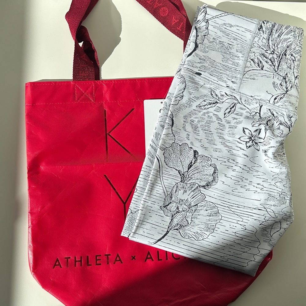Athleta Elation Textured 7/8 Black and Gray Floral Leggings